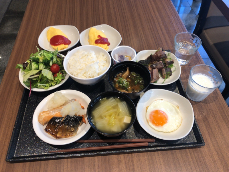 【画像あり】ワイ出張民の朝飯: みじかめっ！なんJ