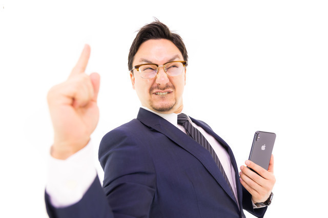 スマホ一日一回は水道水で水洗いしてるんだけどお前らはやる？: みじかめっ！なんJ