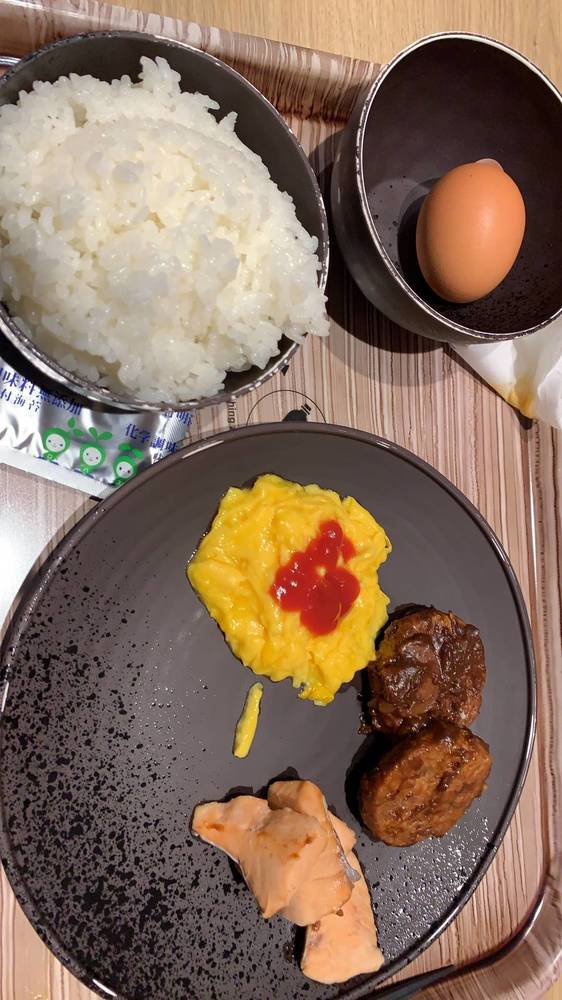 ワイニート、ビジネスホテルのビュッフェでご満悦: みじかめっ！なんJ