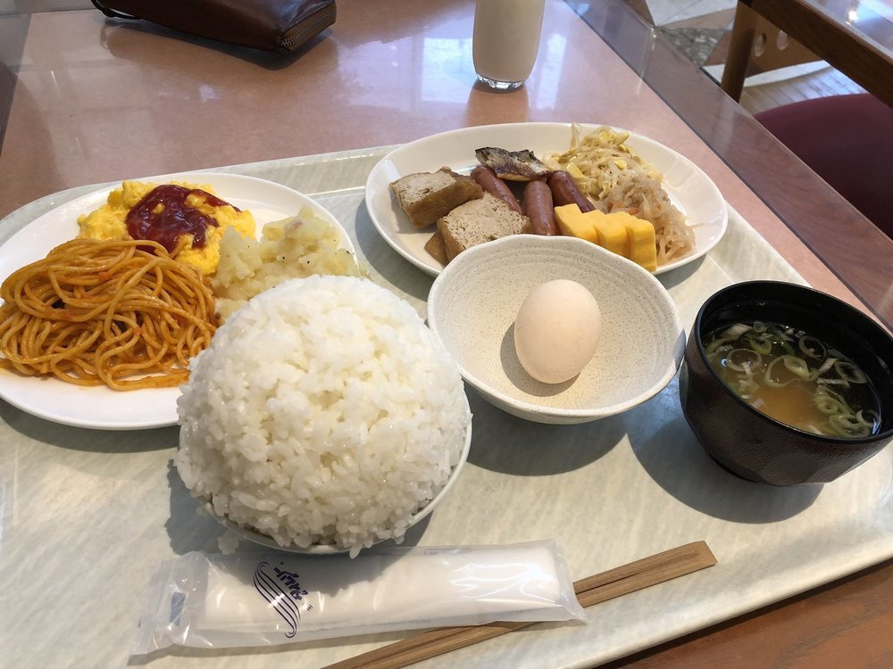 【画像】ワイ、ビジホのビュッフェで優雅な朝食wnwnwn 	: みじかめっ！なんJ