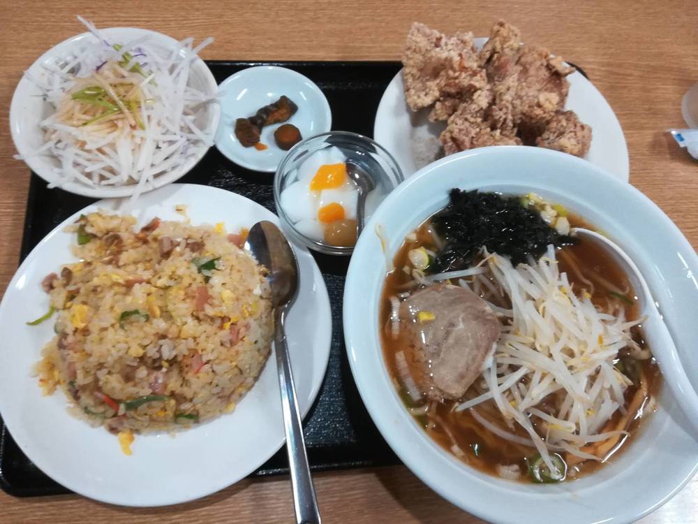 【画像】こういうのでいいんだラーメンセット、ワイの目の前に並ぶ 	: みじかめっ！なんJ