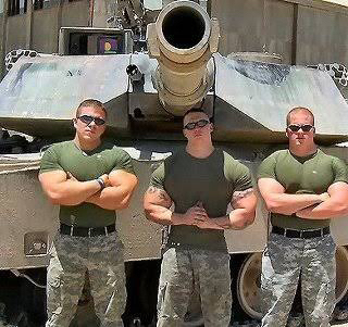 【画像】アメリカ軍人3人と1分戦って意識を失わなければ3億円 	: みじかめっ！なんJ