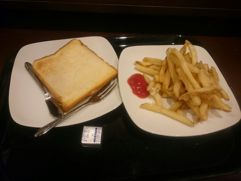 快活クラブでヒトカラしてるから今から無料のポテトと食パン食べる 	: みじかめっ！なんJ